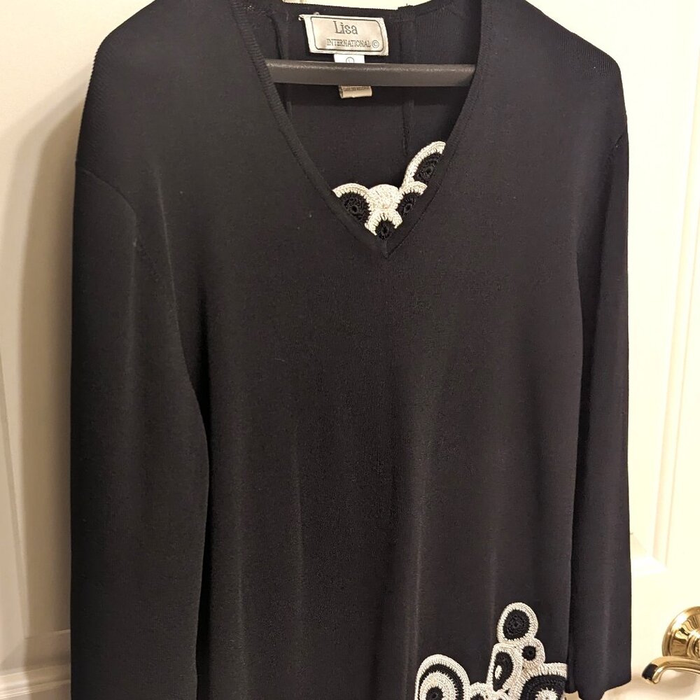 black nylon Knit sweater v neck white circle trim Size Large Lisa Int designer